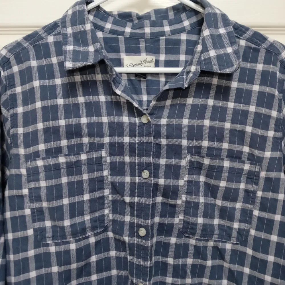 Universal Thread Shirt - Picture 2 of 5